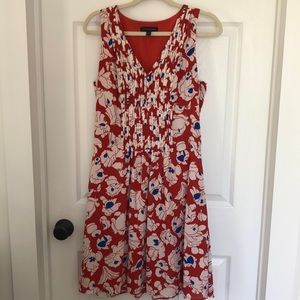 Banana Republic summer dress size 8. Lined with pockets
